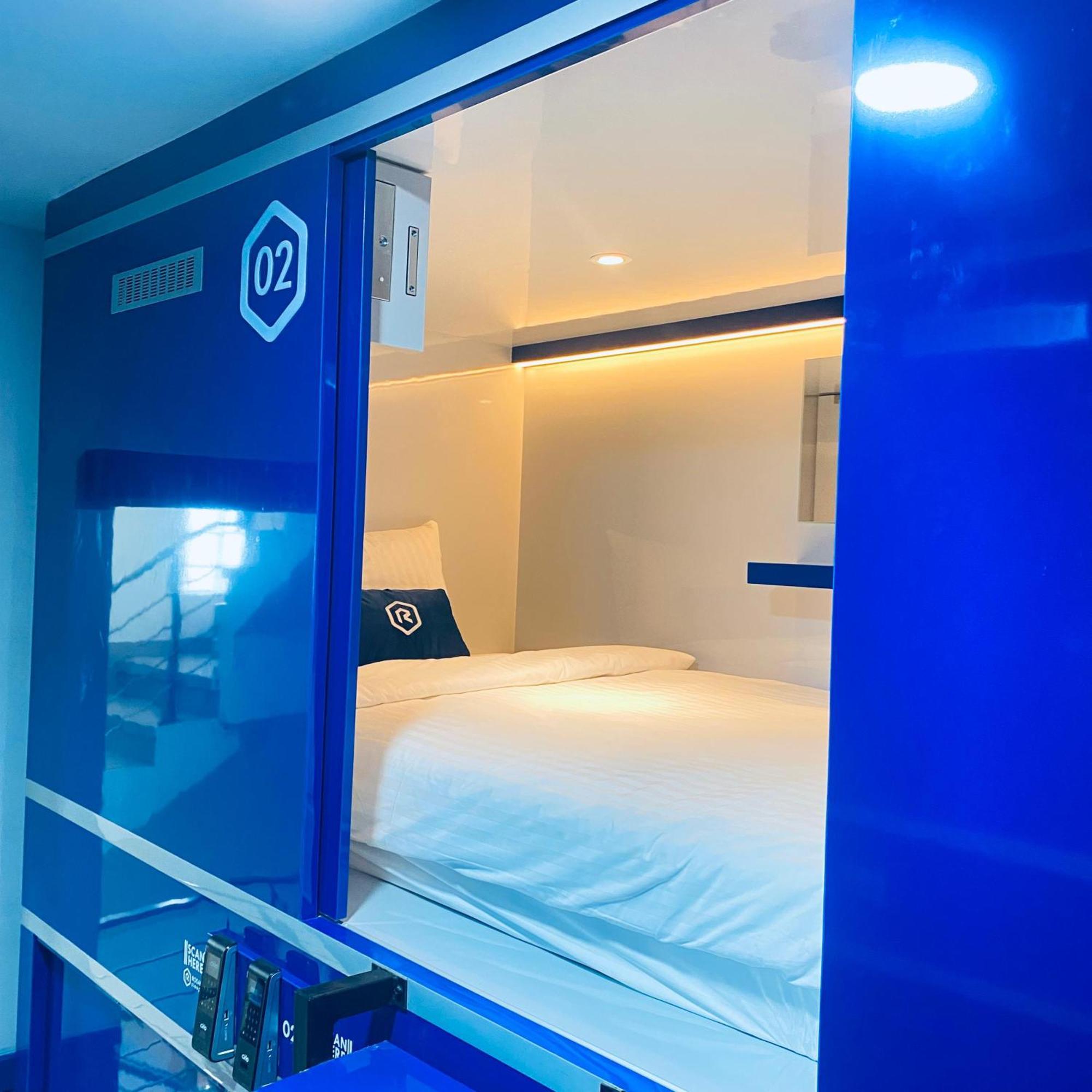 Rosalyne Sleepbox Malioboro 3 Hotel Yogyakarta Exterior photo