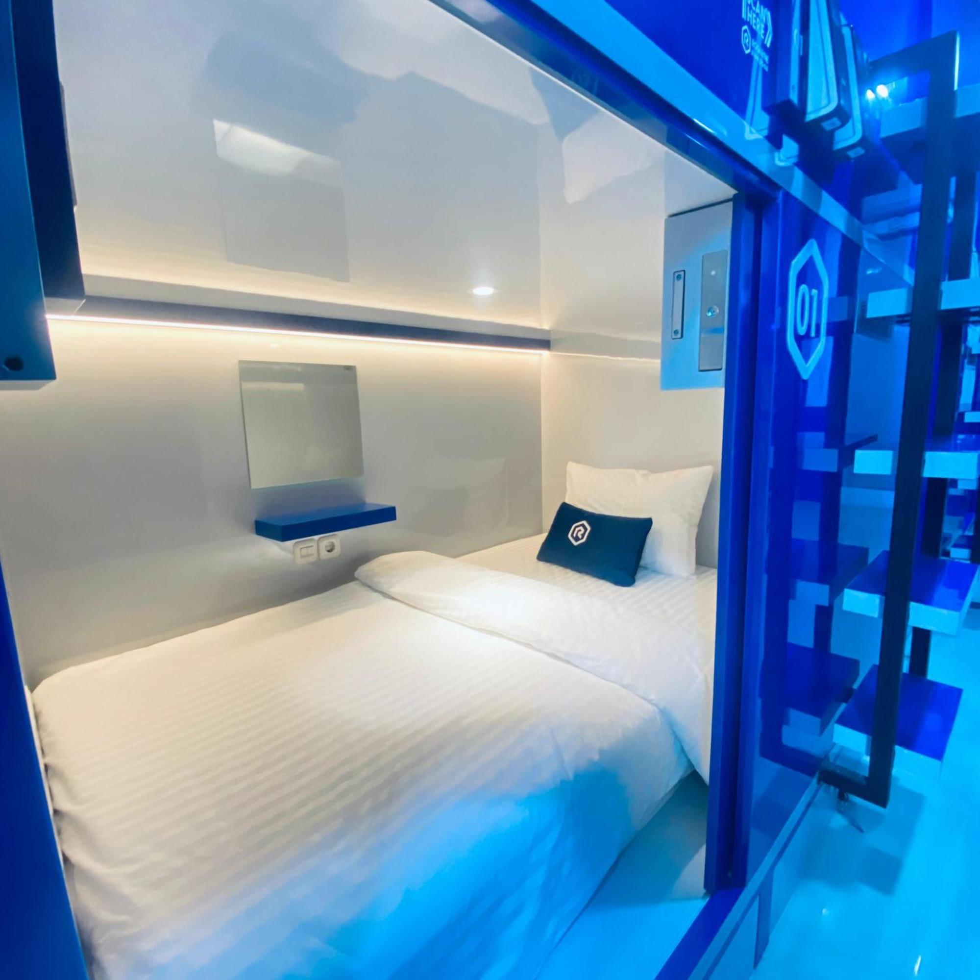 Rosalyne Sleepbox Malioboro 3 Hotel Yogyakarta Exterior photo