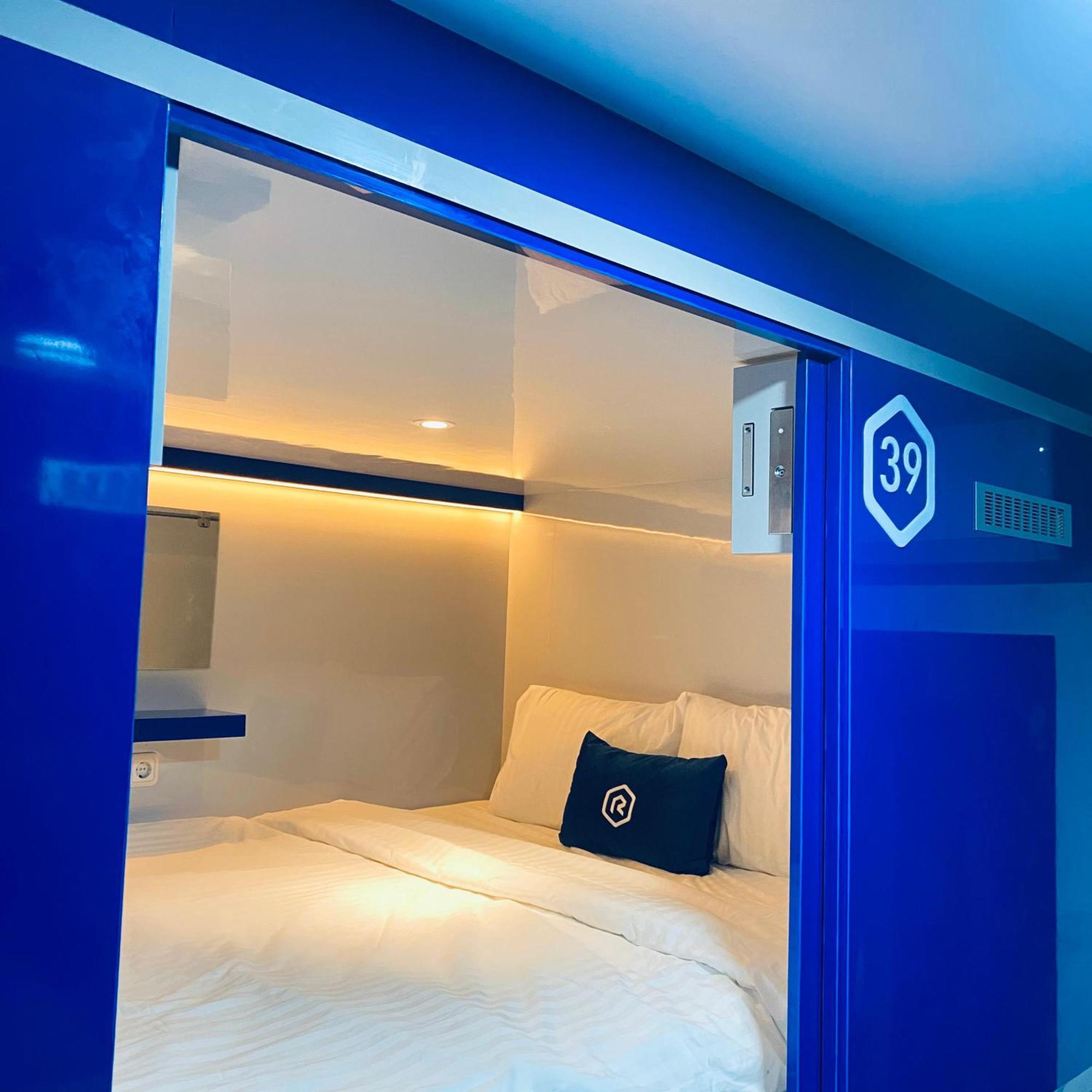 Rosalyne Sleepbox Malioboro 3 Hotel Yogyakarta Exterior photo