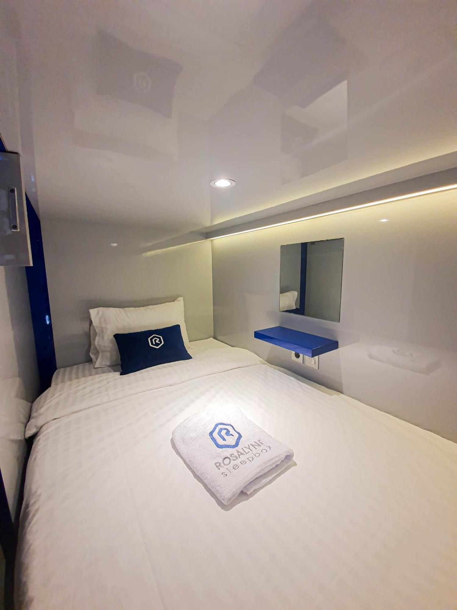 Rosalyne Sleepbox Malioboro 3 Hotel Yogyakarta Exterior photo