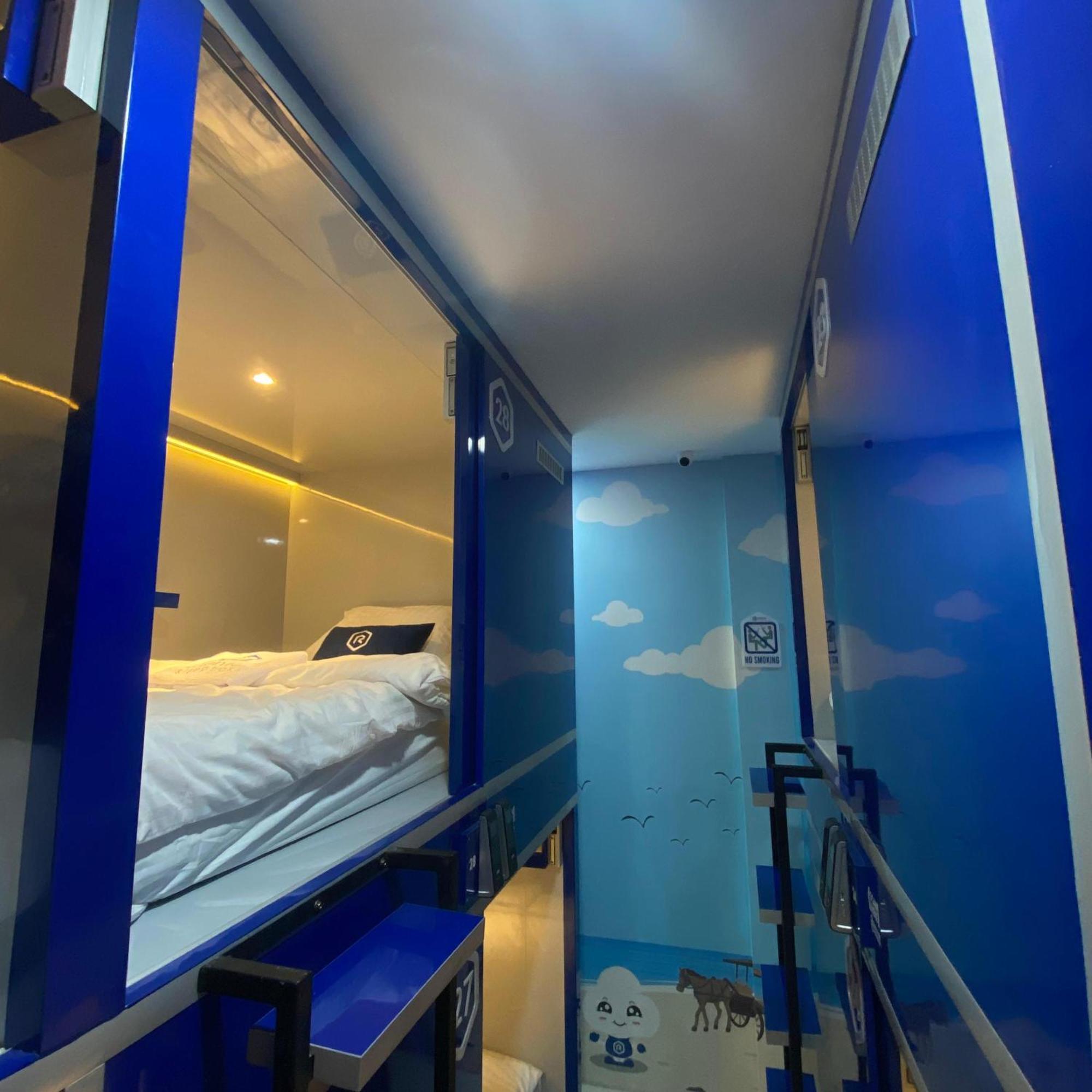Rosalyne Sleepbox Malioboro 3 Hotel Yogyakarta Exterior photo