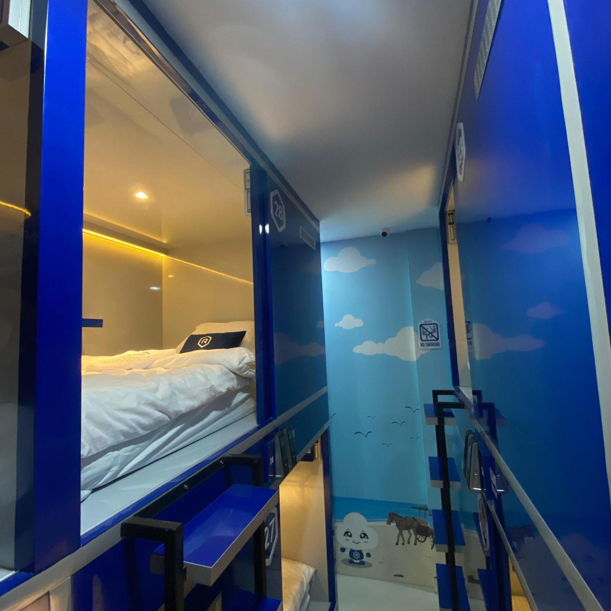 Rosalyne Sleepbox Malioboro 3 Hotel Yogyakarta Exterior photo