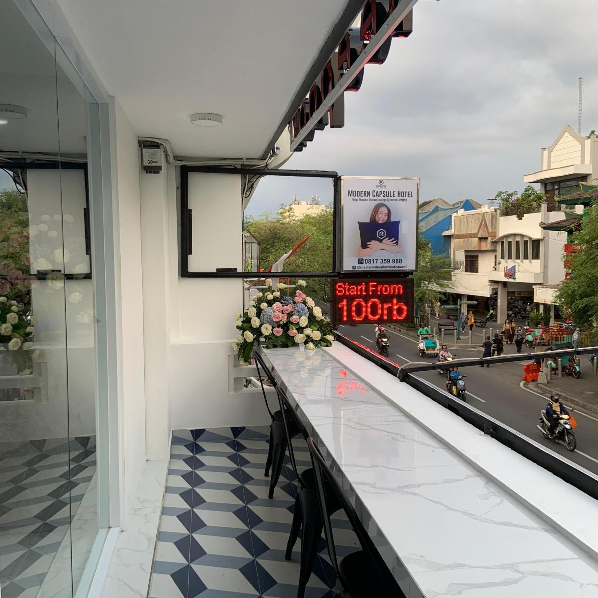 Rosalyne Sleepbox Malioboro 3 Hotel Yogyakarta Exterior photo